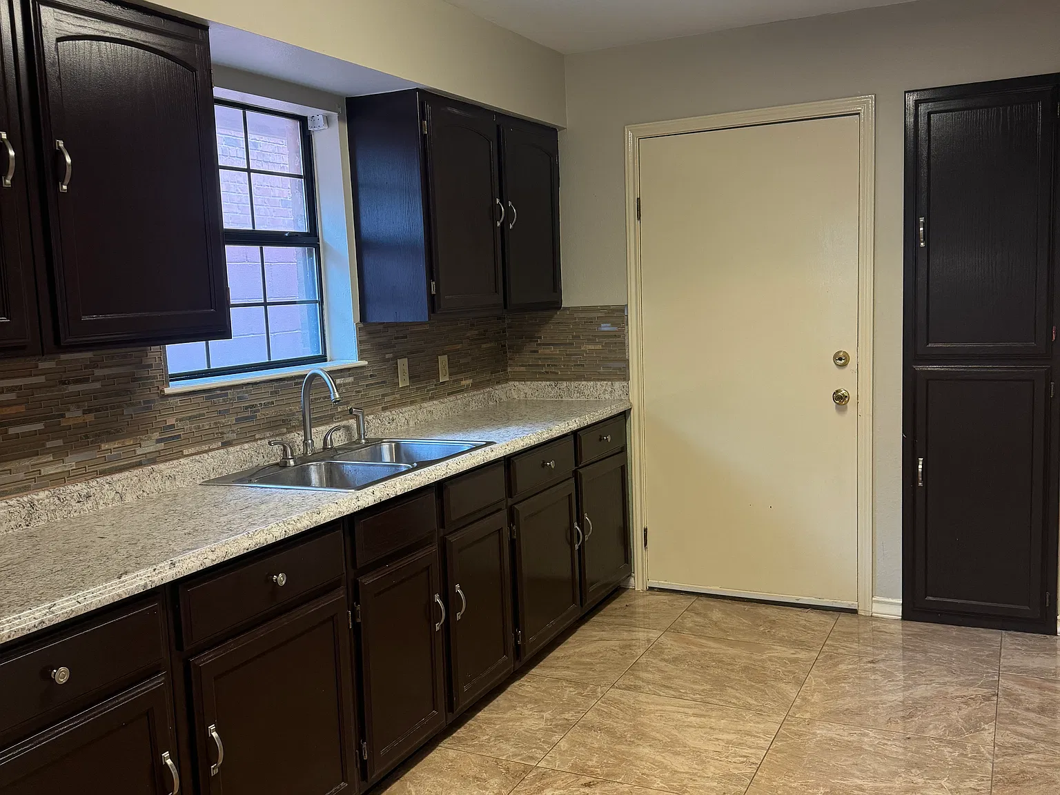 4 bed, 1661 sqft, $1,800 — Photo 4