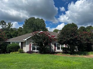 1226 Village Green Dr, Hixson, TN 37343