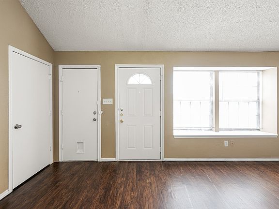 4th image of 4756 Hollow Tree Dr