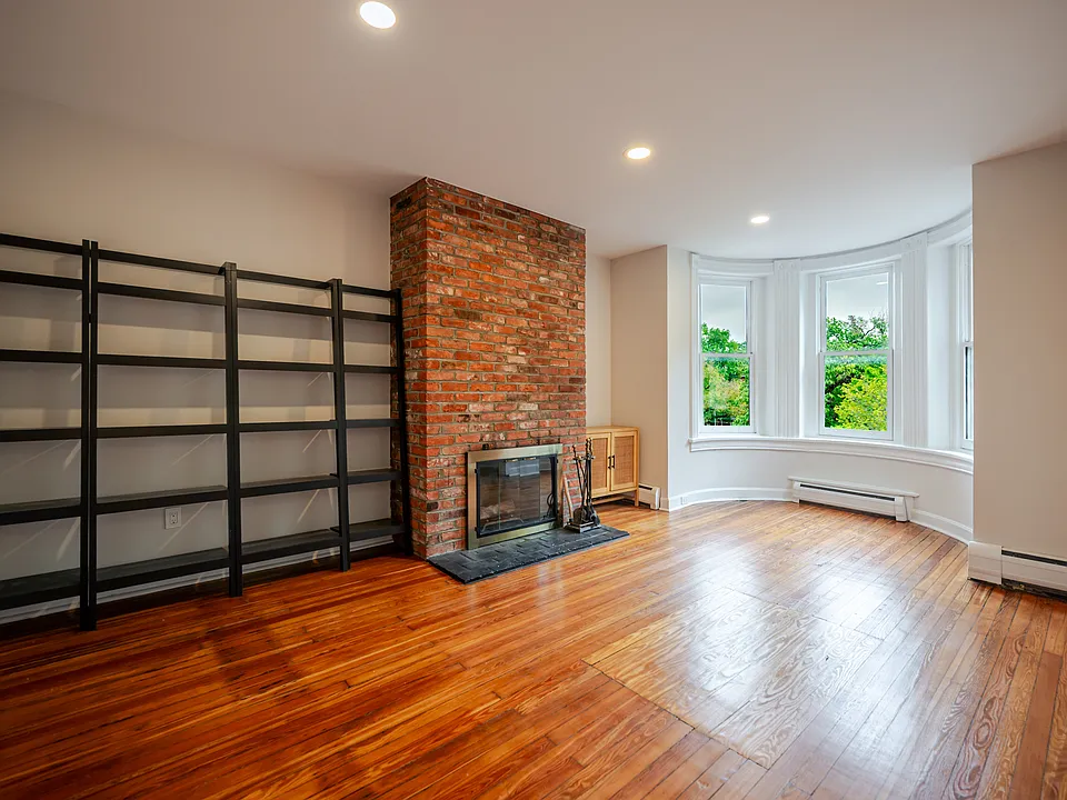 1105 E Capitol St SE #4