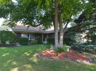 1110 S Tamarack Dr, Mount Prospect, IL 60056