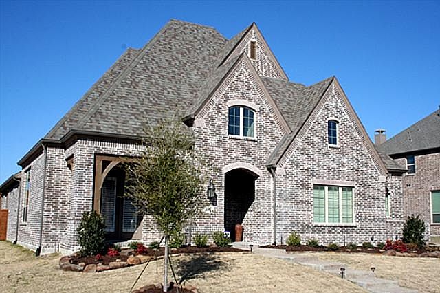 1st image of 890 Hawthorn Dr