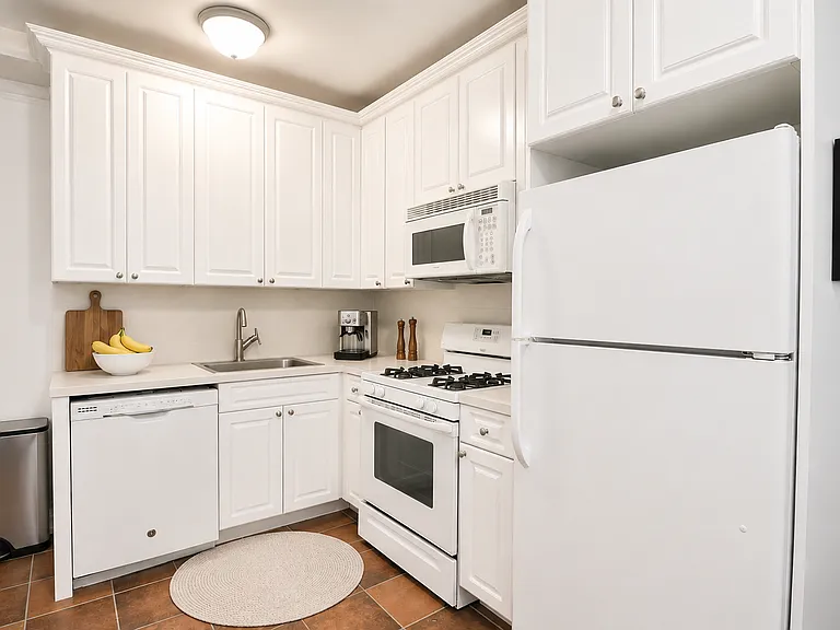 900 W End Ave #2H — Photo 3