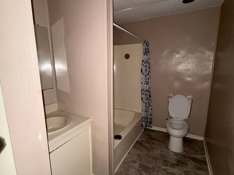 1129 N Three Notch St — Photo 6