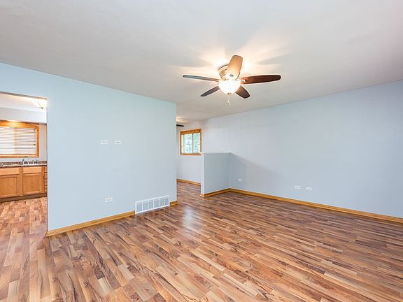4th image of 33461 N Evergreen Dr