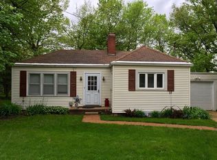 8174 S Pine St, Dixon, IL 61021