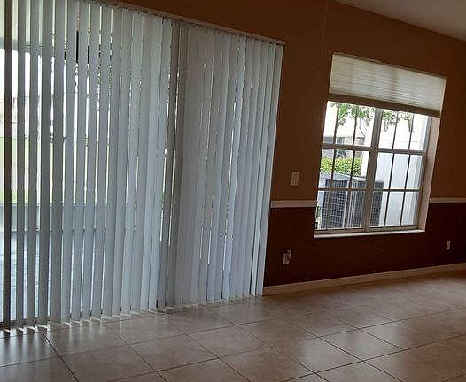 5th image of 9952 E Villa Cir