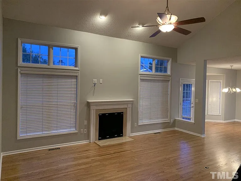 100 Castlebury Creek Ct — Photo 10