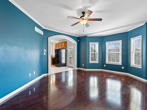 5th image of 325 Long Branch Ln