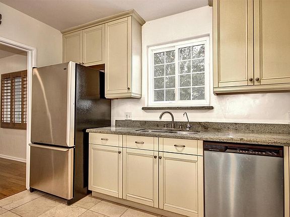 3rd image of 1617 W Earll Dr