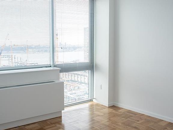 4th image of 455 W 37th St APT 712