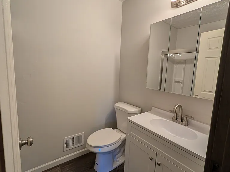 2385 Laurelwood Dr — Photo 3