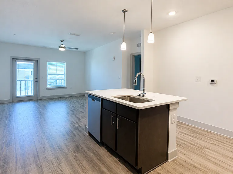 Azalea Bay Apartments — Photo 49
