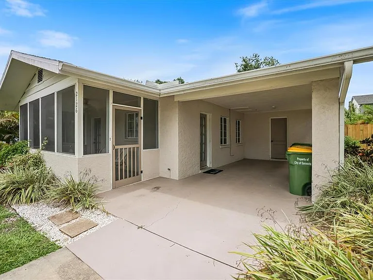 2126 Hyde Park St — Photo 3