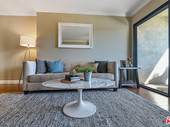 5th image of 5009 Woodman Ave APT 214