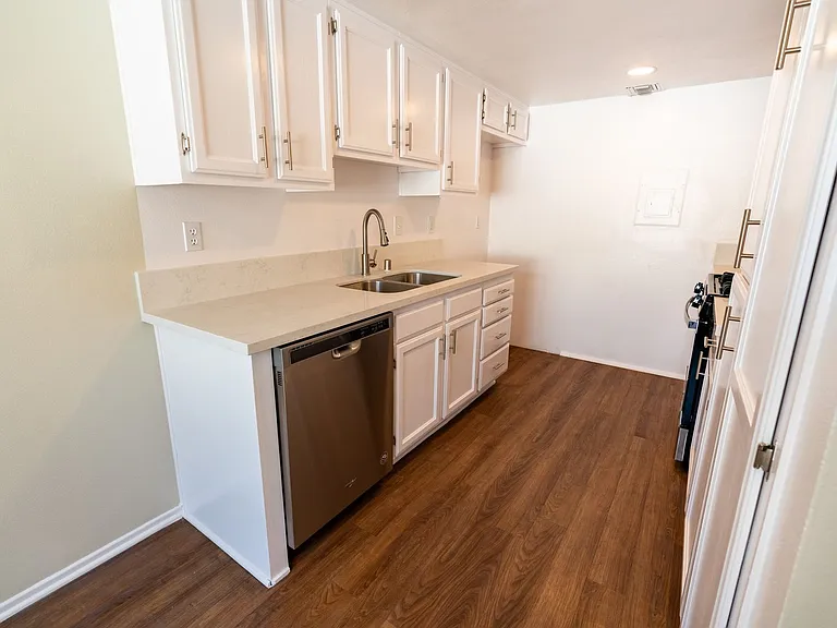 4444 Ensign Avenue — Photo 72