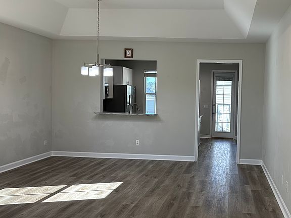 For Rent: $2,490 (3 beds, 2 baths, 1,400 Square Feet)