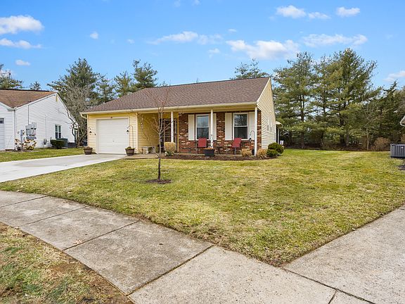 3rd image of 29 Fireside Cir