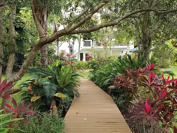 7215 Hendry Creek Dr, Fort Myers, FL 33908