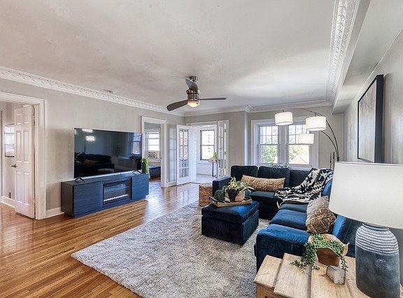 5th image of 801 W 48th St #501