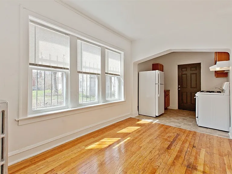 11932 S Stewart Ave — Photo 5