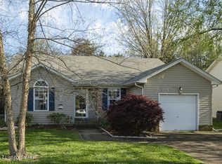 12104 Bay Run Dr, Worthington Hills, KY 40245