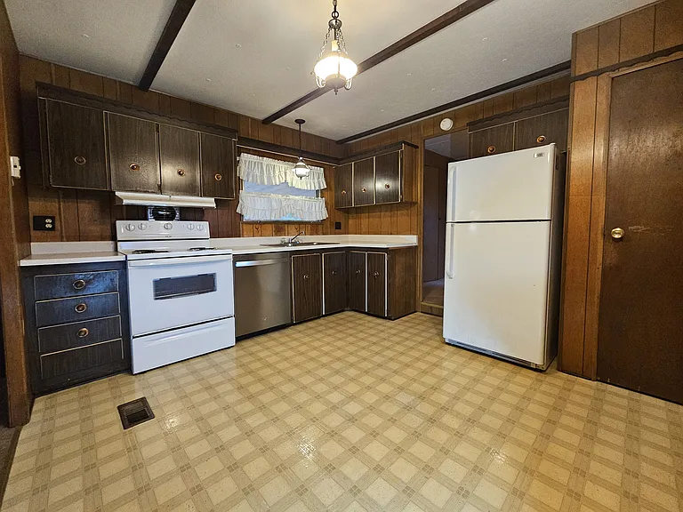 108 Overton Ln — Photo 5