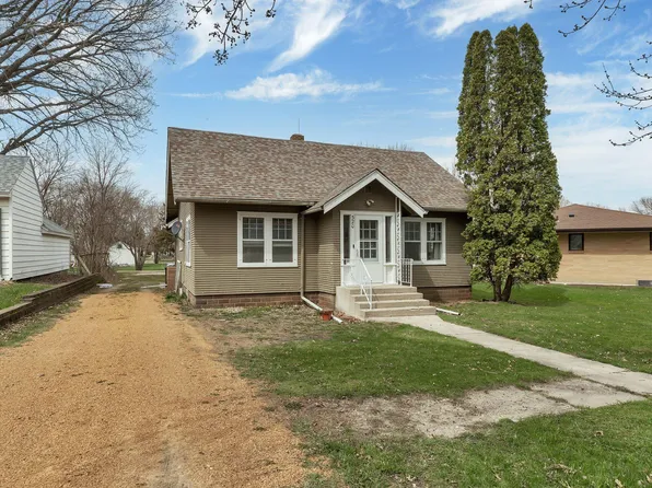 320 3rd St E, Hector, MN 55342