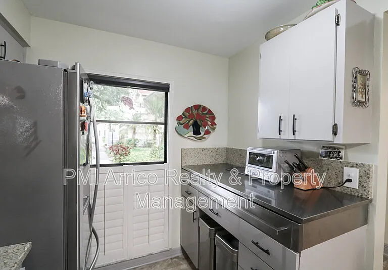 323 Knottwood Ct — Photo 9