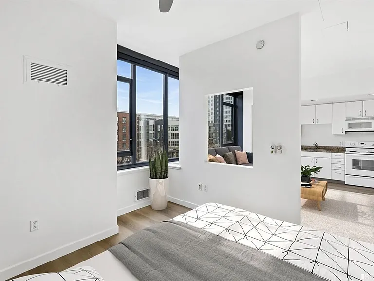 250 King St #368 — Photo 13