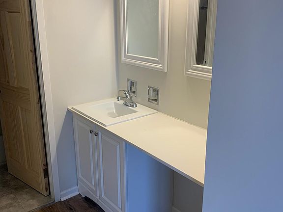 4th image of 4300 W Ford City Dr APT 406