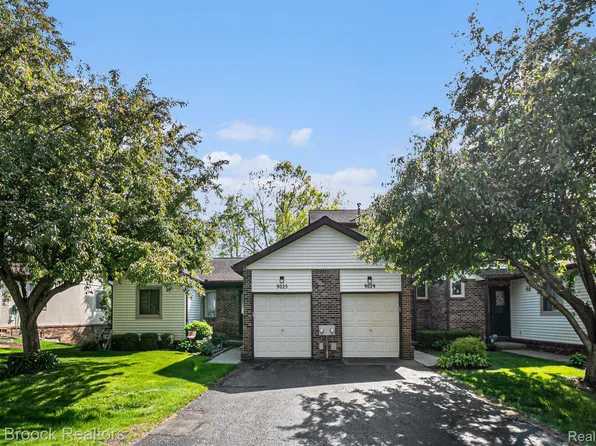 9029 E Bluewater Dr, Clarkston, MI 48348
