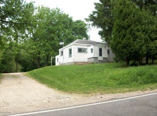 301 W Glendora Rd, Buchanan, MI 49107