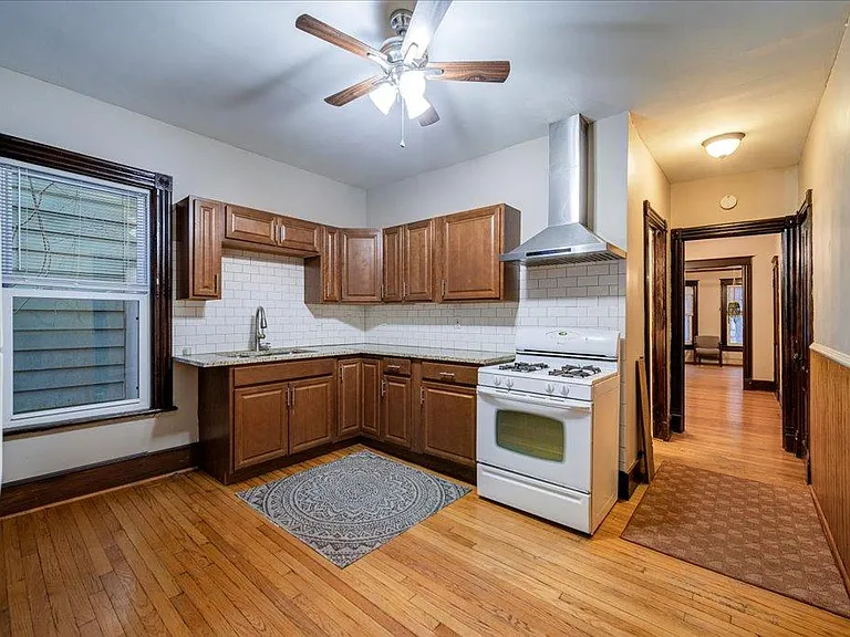 56 Lincoln Ave — Photo 17