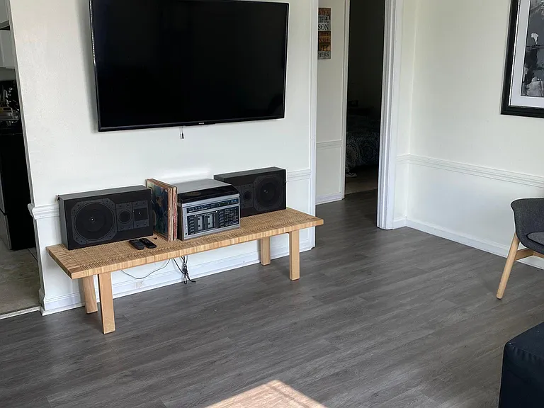 2309 Oak Ct — Photo 2