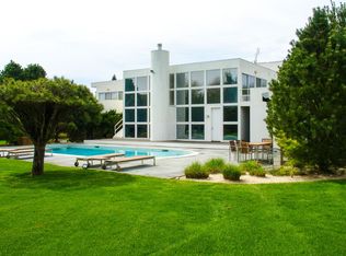 220 Flying Point Rd, Water Mill, NY 11976