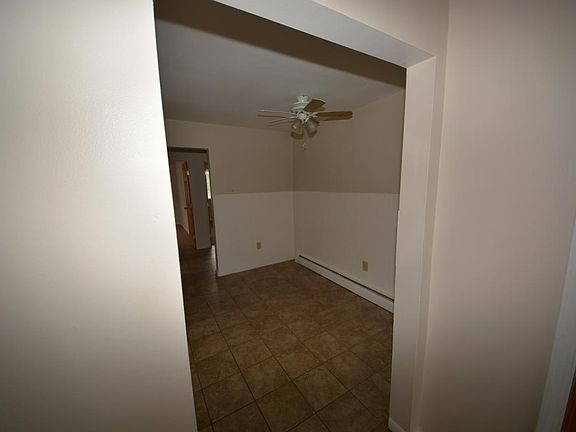 3rd image of 846 Youngs Ln APT 3