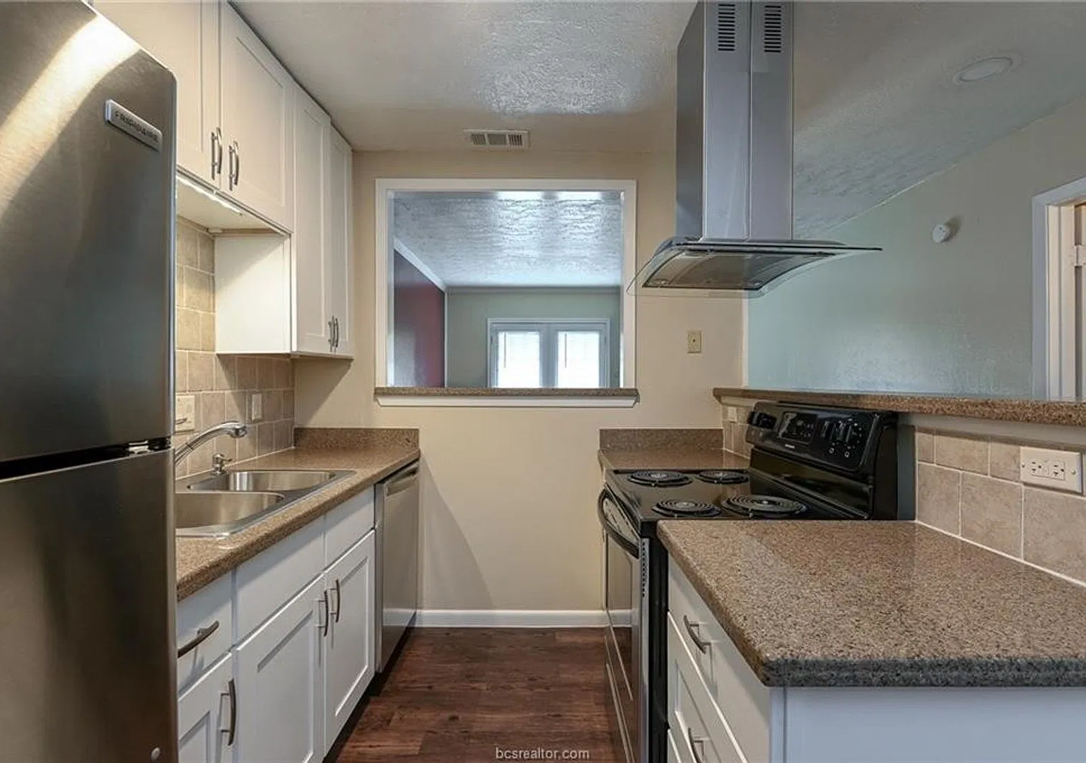 Beautiful 2 Bed/1.5 Bath with Awesome Features! — Photo 3