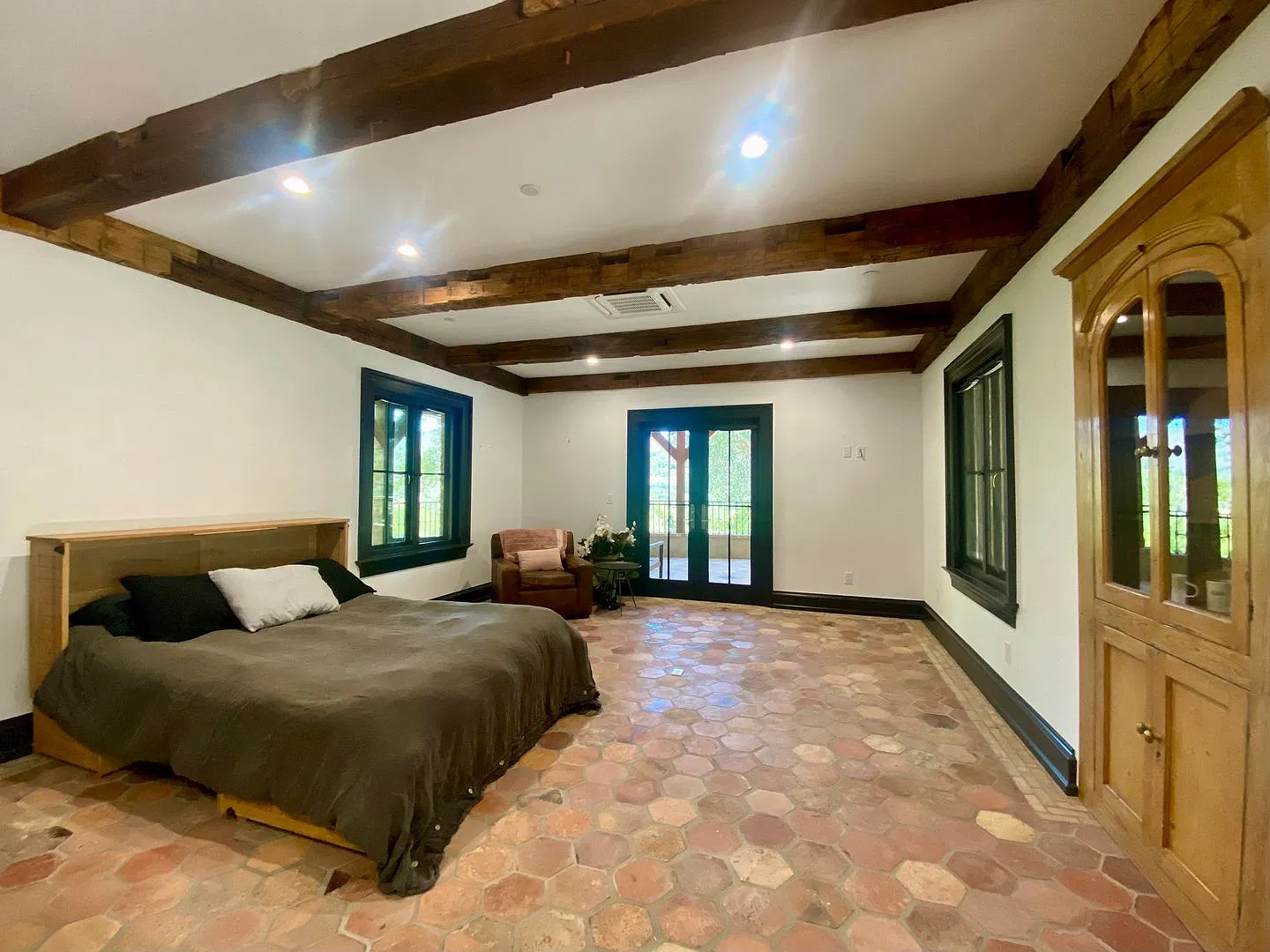 Architecturally Distinct Residence on Private European-Inspired lot — Photo 3