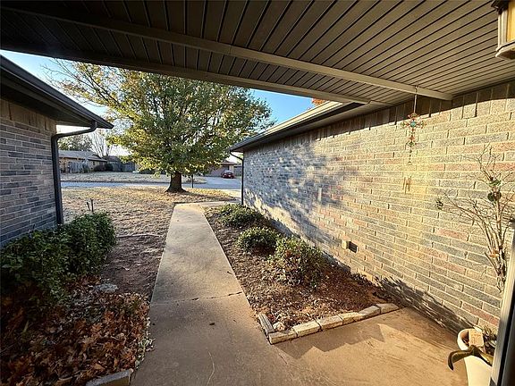 5th image of 3805 Stoneybrook Dr