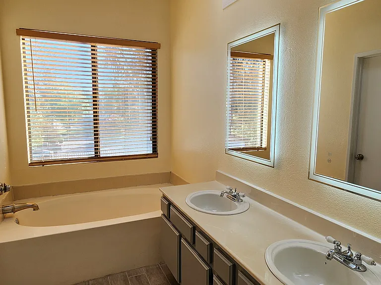 25455 Knollwood Dr — Photo 18