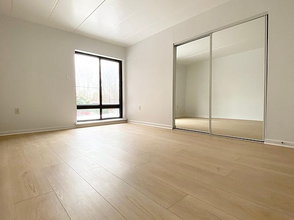 3rd image of 136 Roberts Ln APT 203