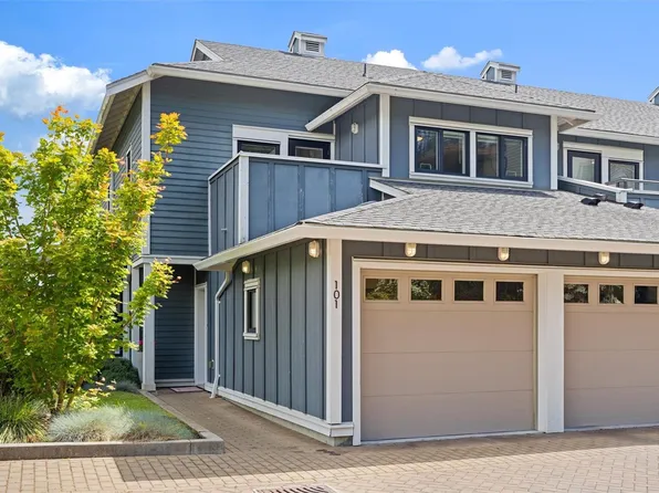 3916 Carey Rd #101, Saanich, BC V8Z 4E2
