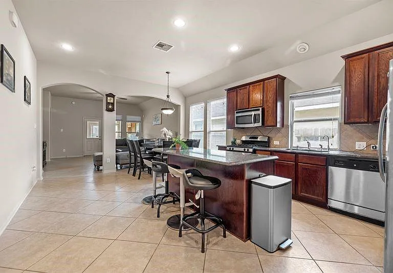 12610 Redbud Villa Ln — Photo 7