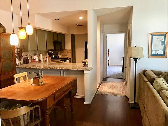 4th image of 3101 Townbluff Dr APT 221