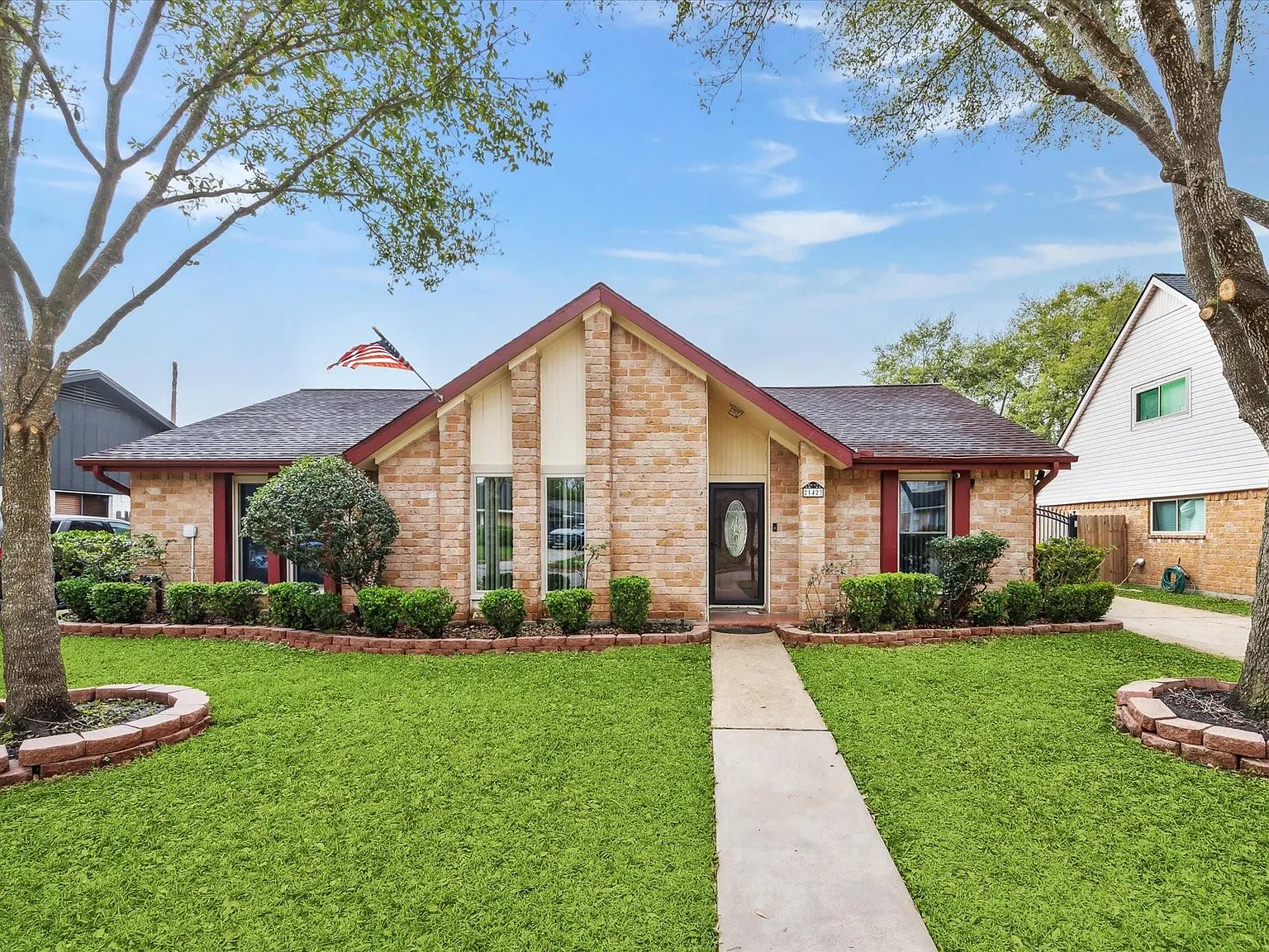 3 bed, 3.0 bath, 2184 sqft, $2,250 — Photo 1