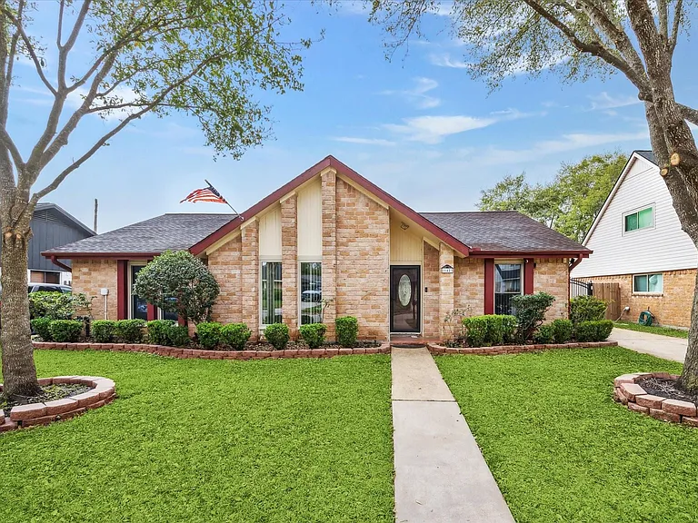 21423 Park Valley Dr — Photo 1