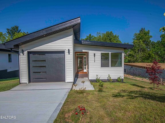 2nd image of 2335 Rock Gardens Dr