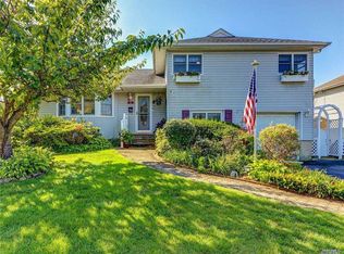 316 Banbury Rd, Massapequa, NY 11758