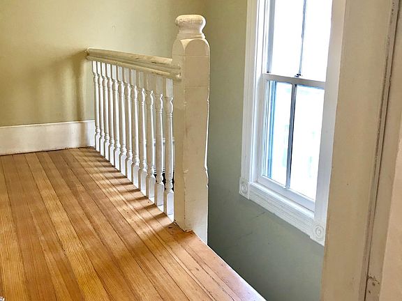 5th image of 364 Sherburne Ave #2